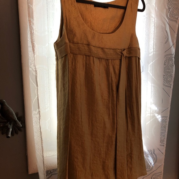 Festive gold tunic top. - Picture 3 of 3